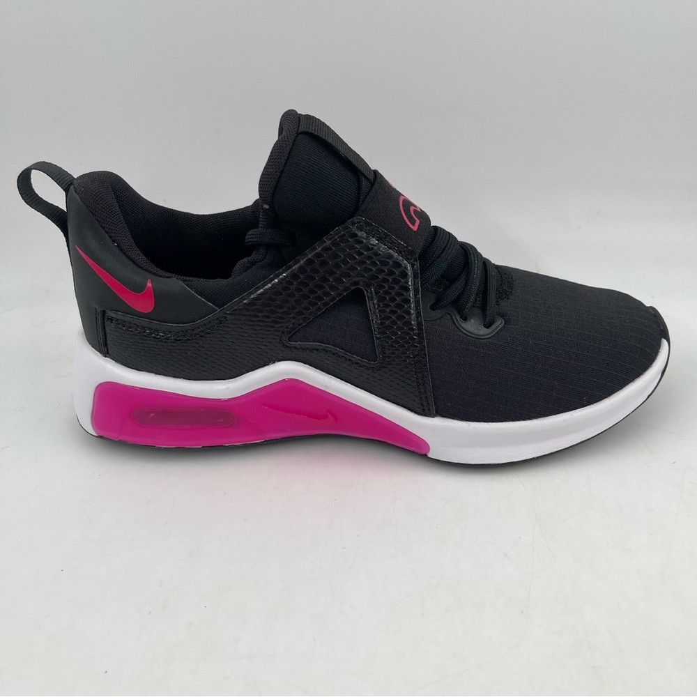 NIB Nike Women’s Air Max Bella TR5 Black White Workout Sneakers Shoes - Size 5.5